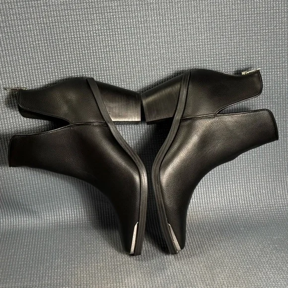 Yellow Box Valeska Black Ankle Boots Women’s Size 9.5 - Picture 5 of 10